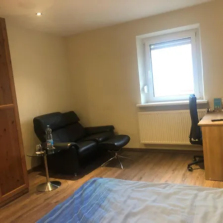 Calm Spacy Room, Own Modern Bath, Near Center, To 1 Person Or A Couple - Not Suitable For Craftsmen, Not Accepted - Privatly Rented Homestay