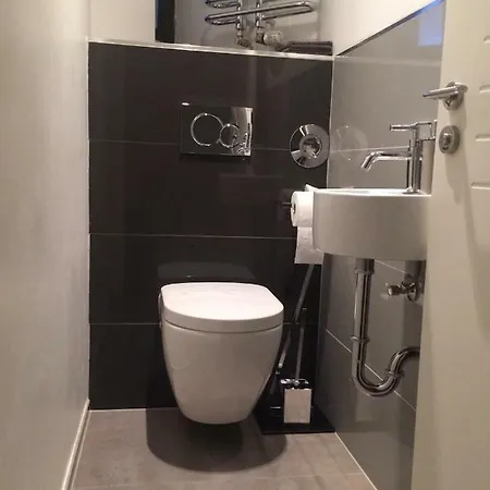 Calm Spacy Room, Own Modern Bath, Near Center, To 1 Person Or A Couple - Not Suitable For Craftsmen, Not Accepted - Privatly Rented Nuremberg